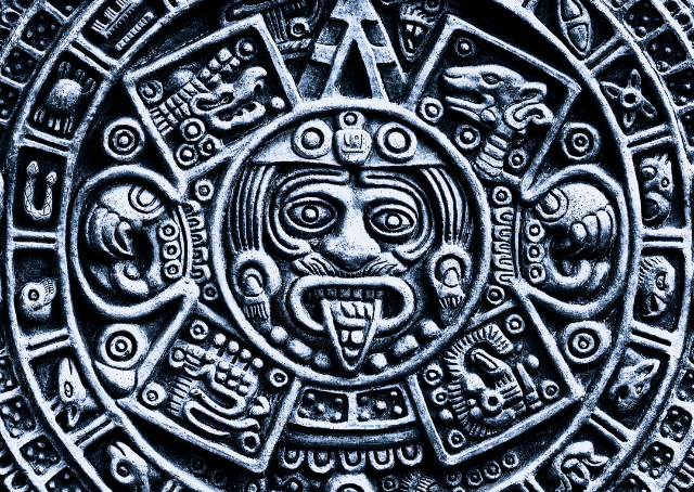 Antigua piedra del calendario azteca del sol