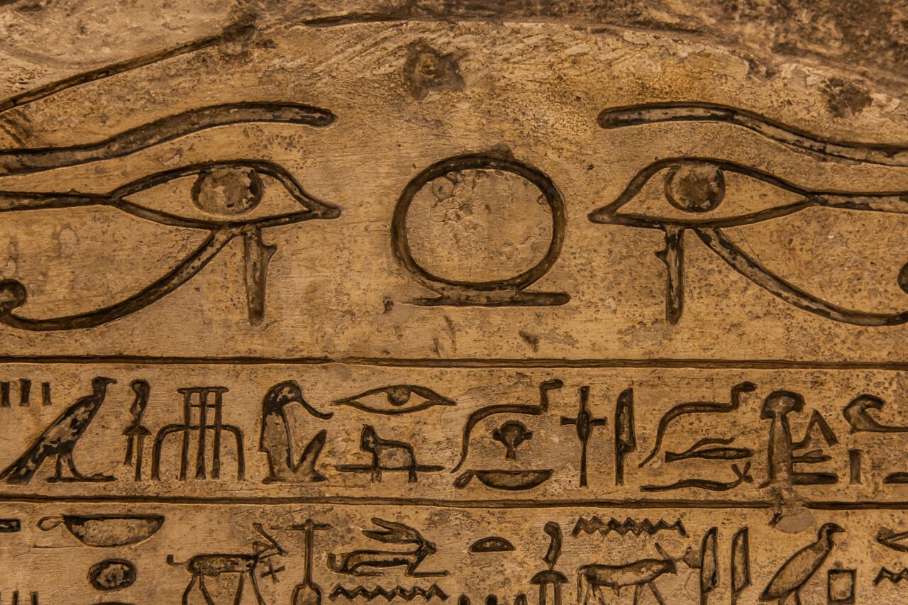Jeroglíficos egipcios dedicados a la diosa Seshat