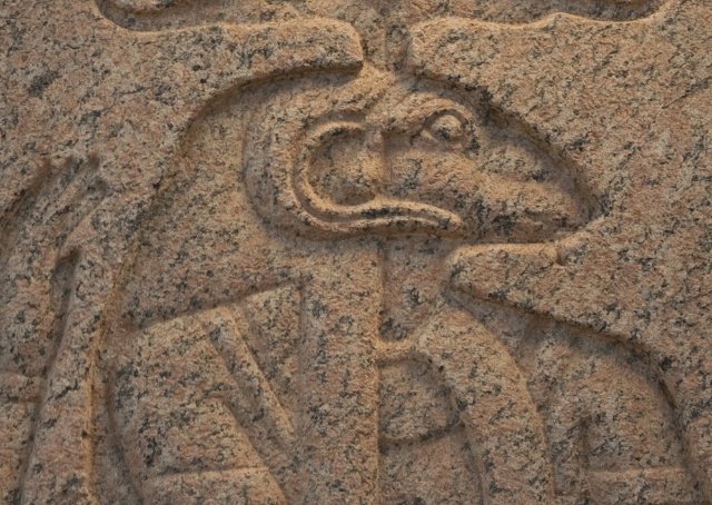 Relieve de granito de Khnum el dios del río