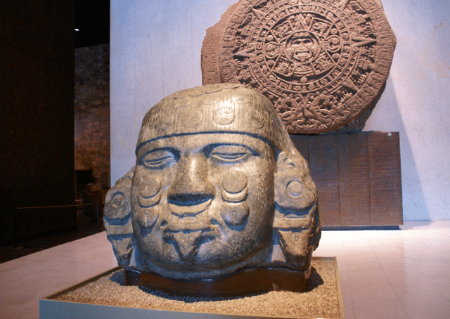Cabeza de la diosa lunar azteca