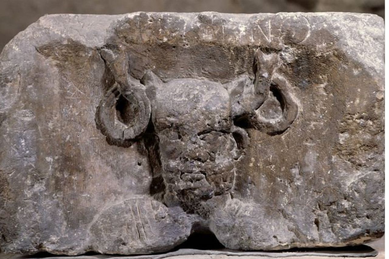 Pilar de los navegantes con Cernunnos