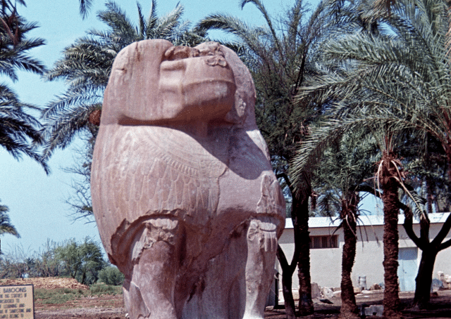 Estatua del antiguo dios egipcio Babi