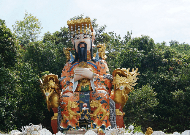 Estatua del dios chino Emperador de Jade