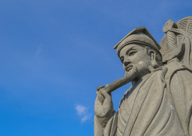 Estatua de un dios chino