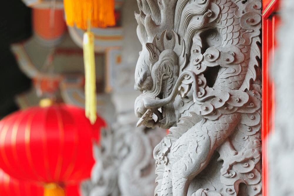 Estatua de Long Wang, el rey dragón chino