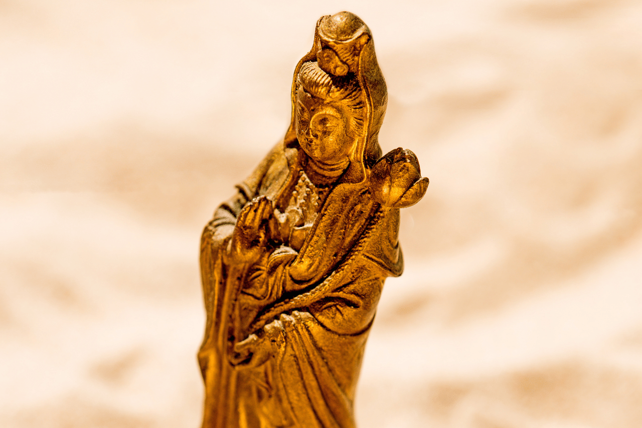 Estatua de Nuwa, diosa de la creación y emperatriz femenina de la humanidad