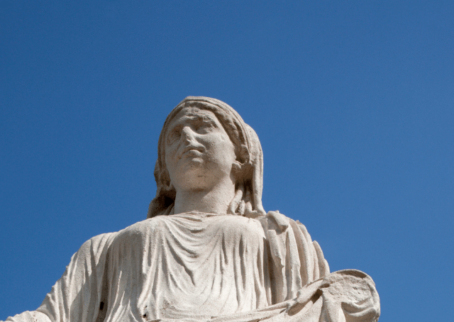 Estatua de la diosa romana Vesta