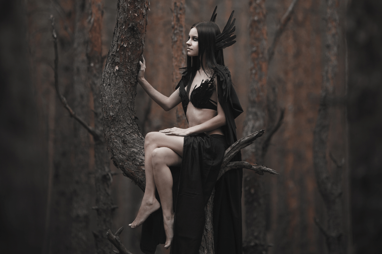 Mujer que representa a la Reina Fantasma Morrigan