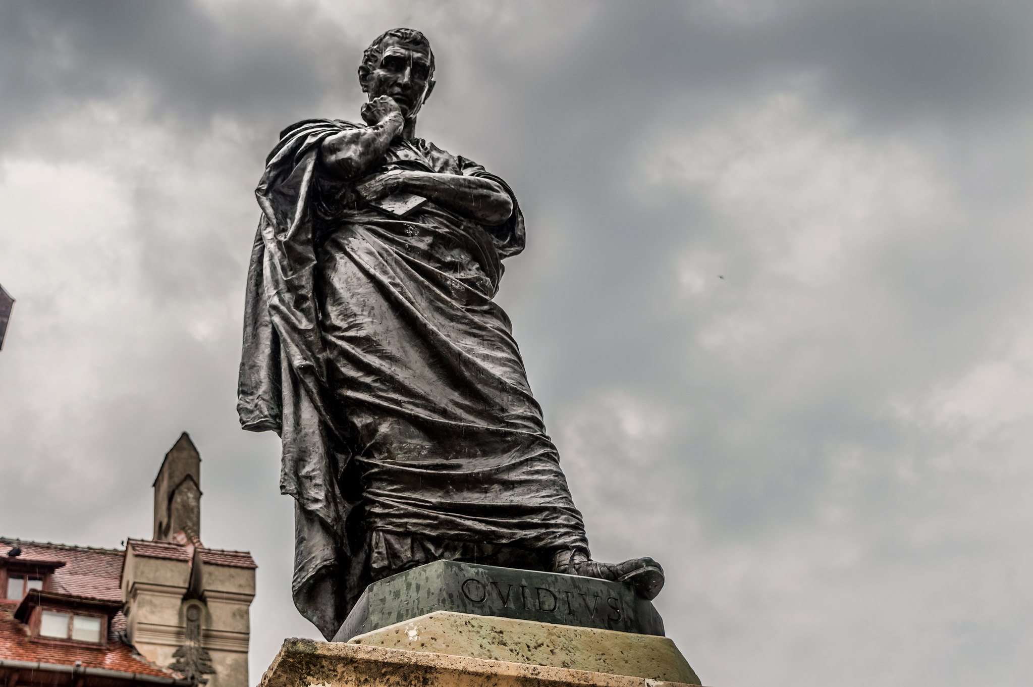 Estatua de Ovidio, el poeta romano