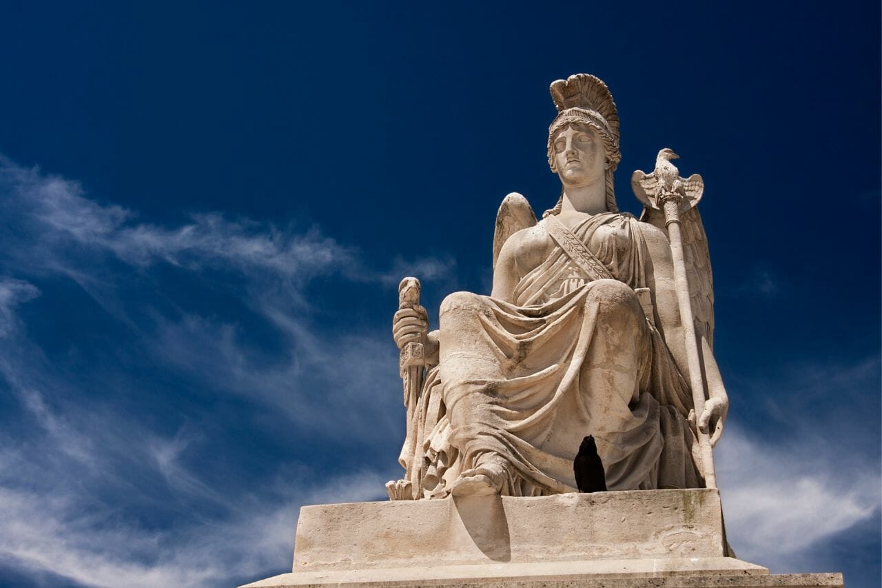 Atenea vs Afrodita: Dos hermanas con rasgos opuestos en la mitología griega