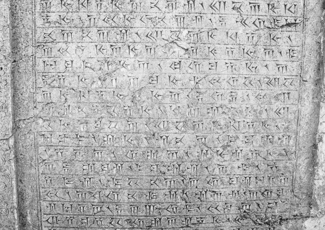 Escritura cuneiforme antigua