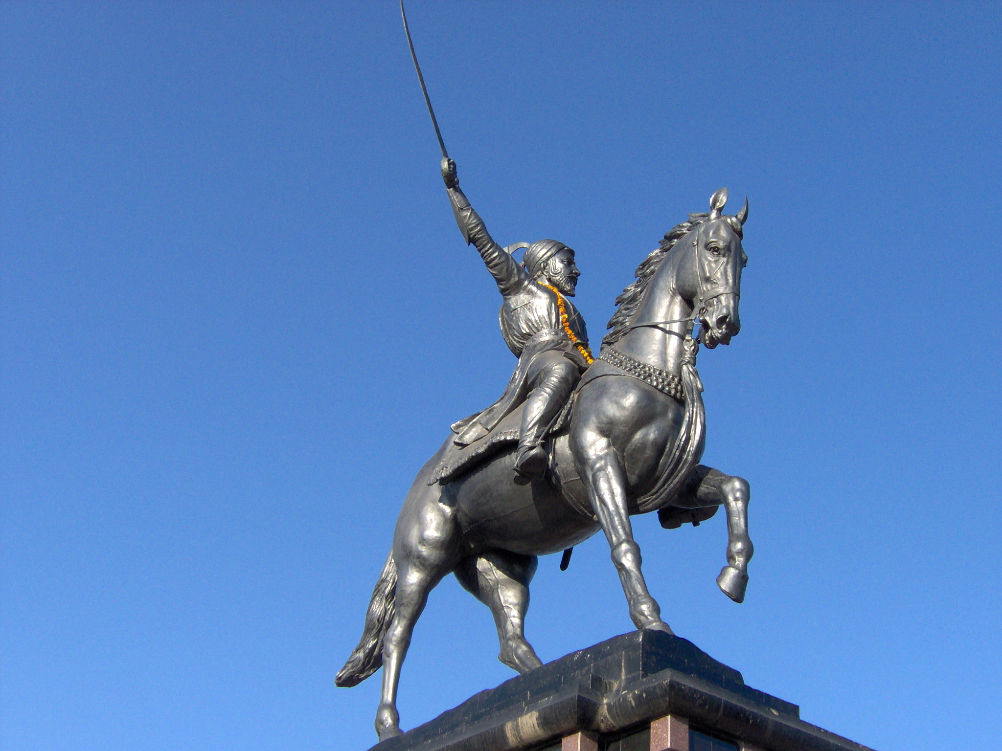 Beowulf alardeando - un guerrero proclamando sus hazañas heroicas