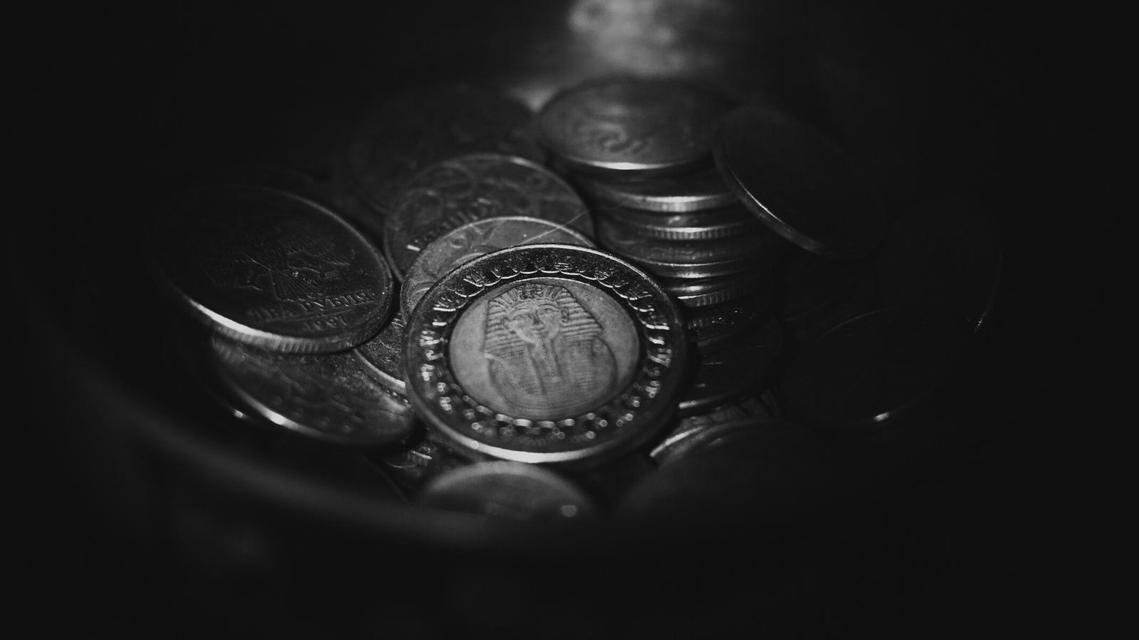 Moneda egipcia con la imagen del faraón
