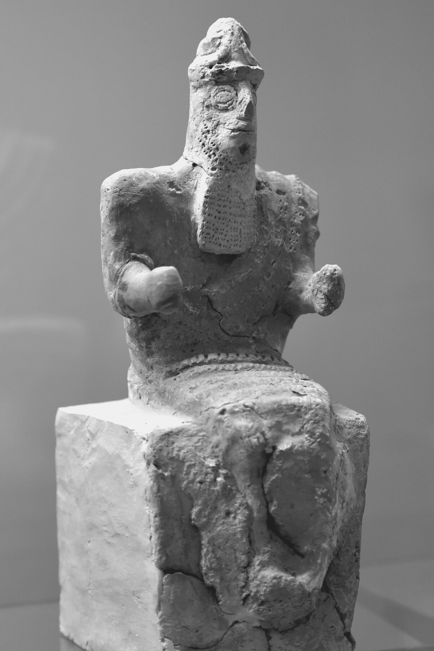 Escultura de Enlil en su trono