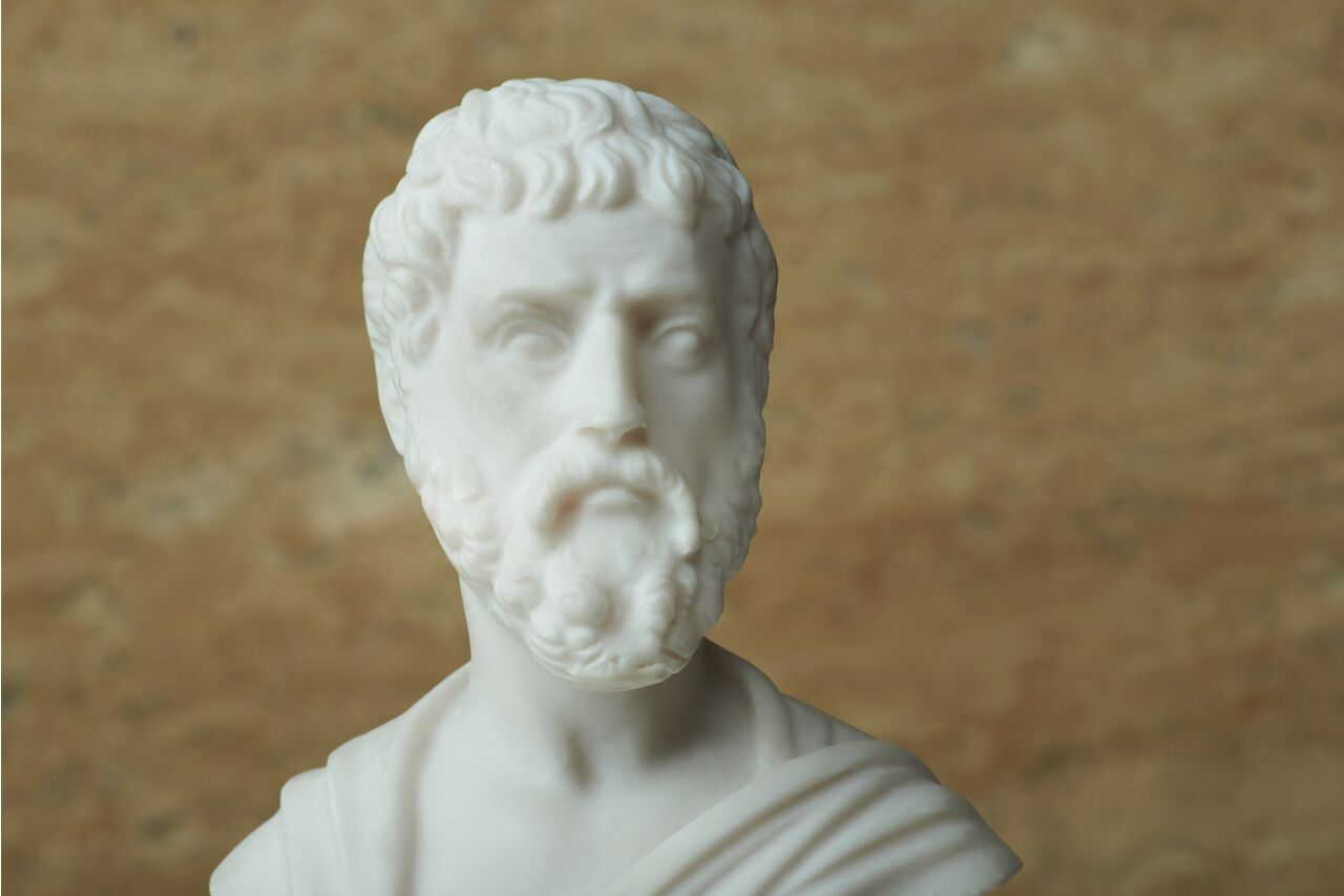 Estatua de Sófocles, el escritor de Antígona