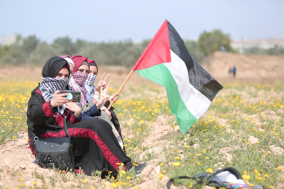 Mahmoud Darwish's poetry to Palestine