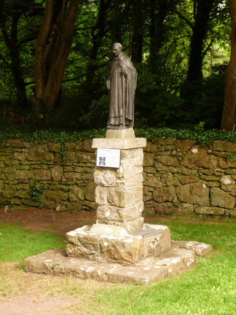 Estatua de San Samson de Dol, Isla Caldey, foto de Chris Downer, CC-BY-SA 2.0
