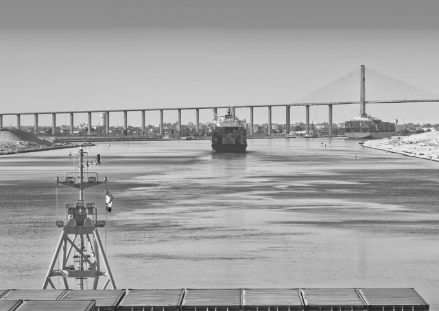 Barcos en el canal de Suez