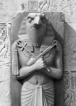 Estatua de Ra, dios del sol
