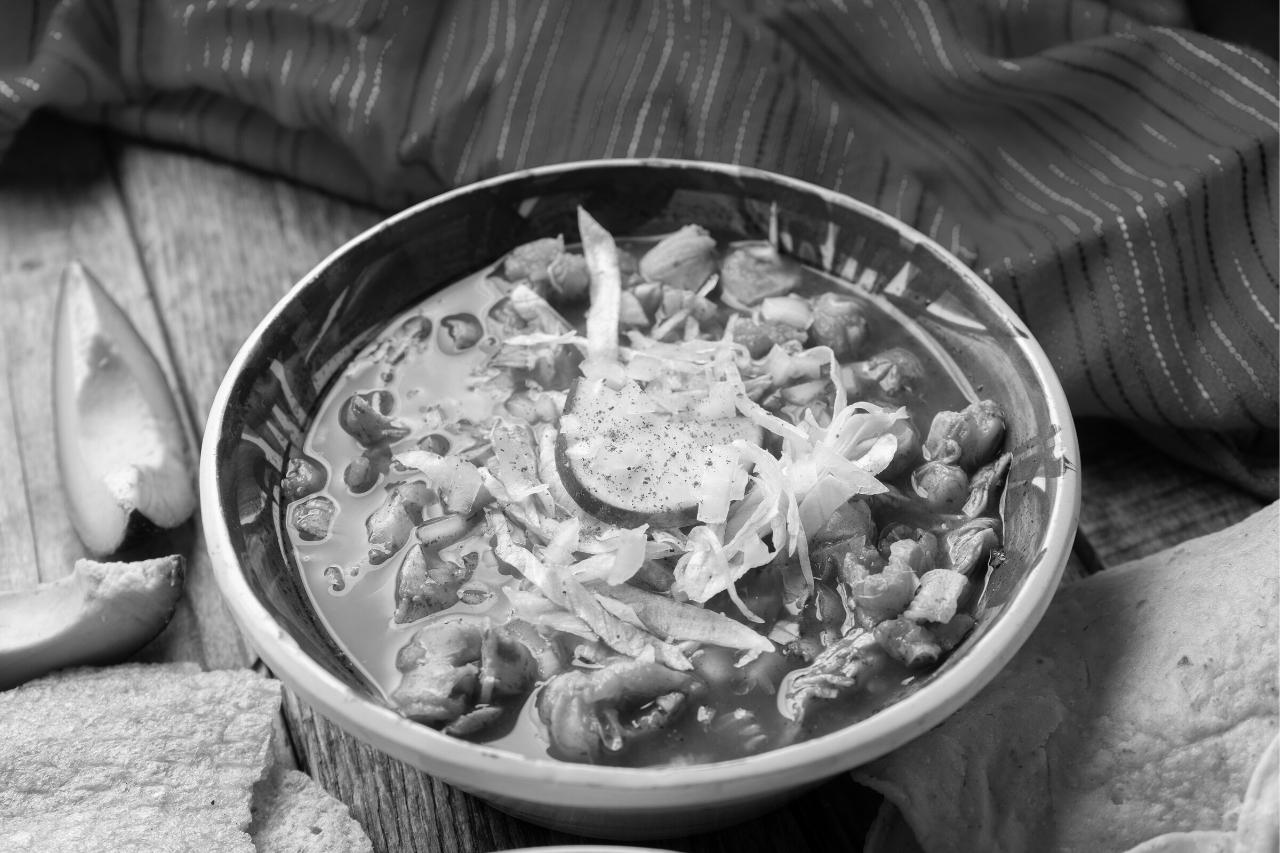¿El pozole se preparaba con carne humana? La oscura verdad sobre este plato
